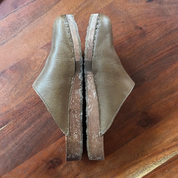 Kit + Clogs 'Flex Base Klassisk Clog' in Flax - Picture 2 of 6